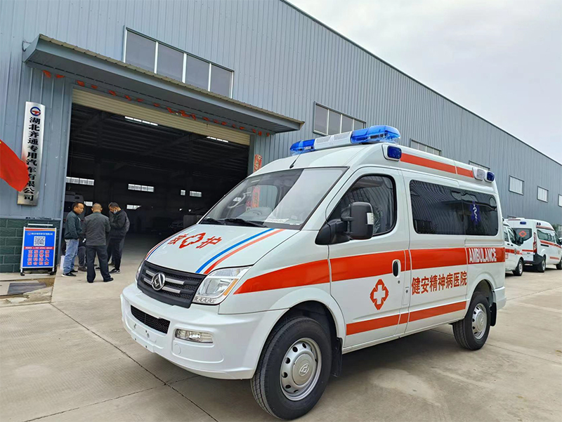 大通V80短軸救護(hù)車(chē)