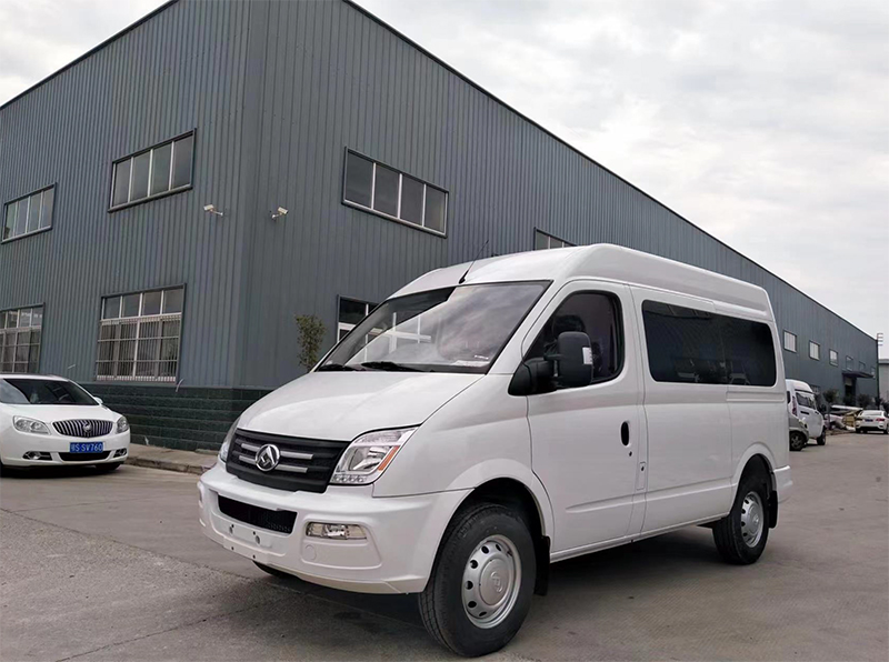 大通V80短軸傷殘轉(zhuǎn)運(yùn)車(chē)