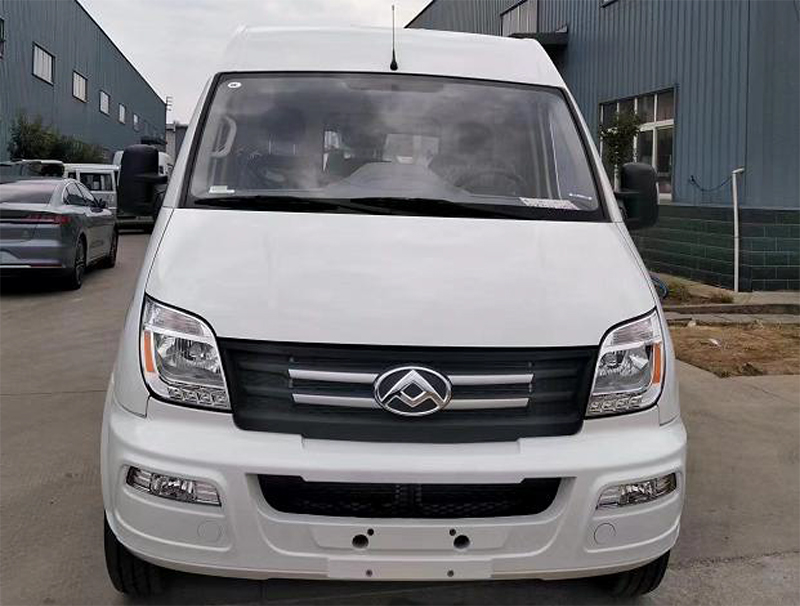 大通V80短軸傷殘轉(zhuǎn)運(yùn)車(chē)