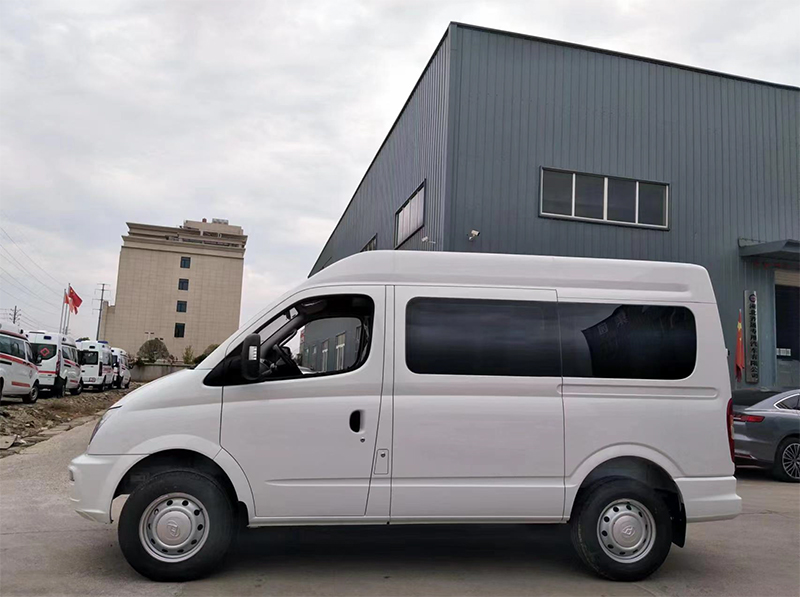 大通V80短軸傷殘轉(zhuǎn)運(yùn)車(chē)