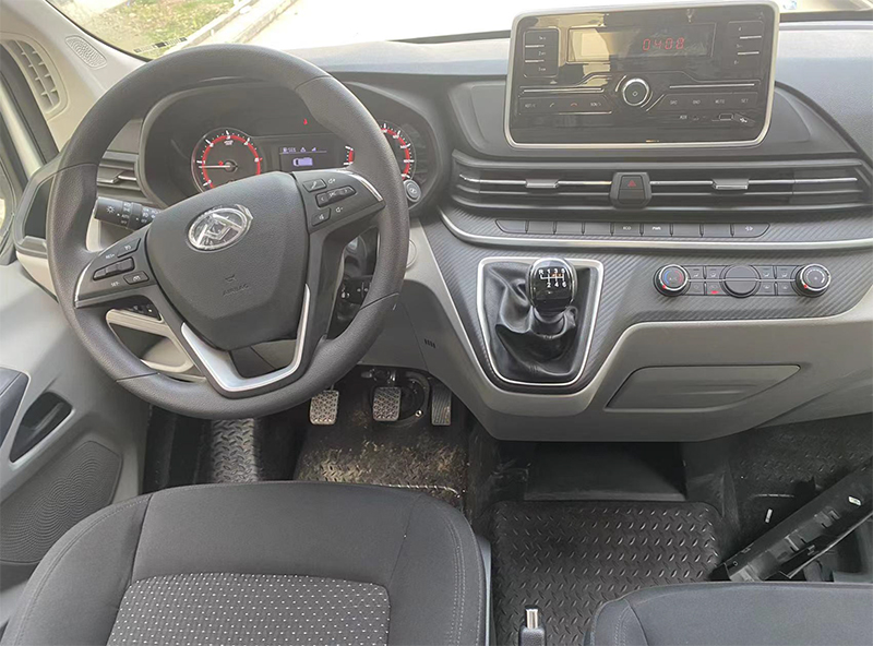 大通V90傷殘轉(zhuǎn)運(yùn)車(chē)