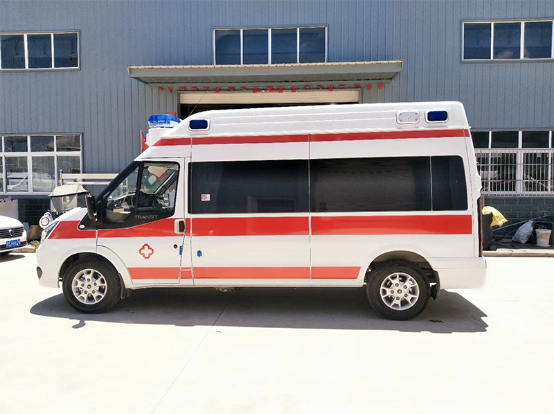 福特V348長(zhǎng)軸高頂救護(hù)車