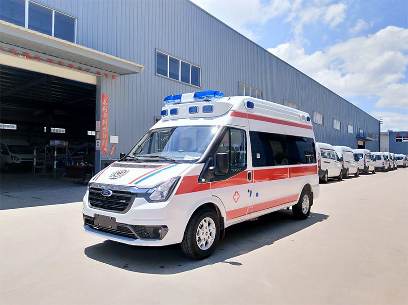 福特V348長(zhǎng)軸高頂救護(hù)車(chē)