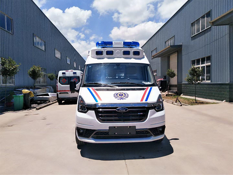 福特V348長軸高頂轉(zhuǎn)運救護車