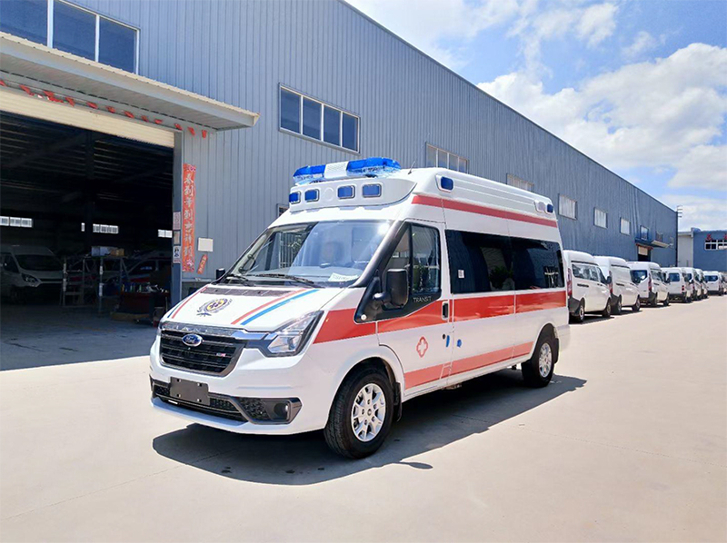 福特V348長(zhǎng)軸高頂轉(zhuǎn)運(yùn)救護(hù)車(chē)