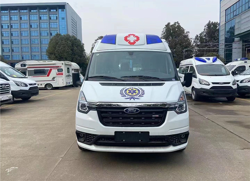 福特V348長(zhǎng)軸中頂監(jiān)護(hù)救護(hù)車