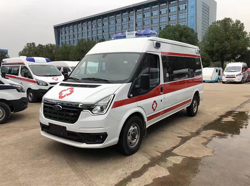 福特V348長(zhǎng)軸中頂轉(zhuǎn)運(yùn)救護(hù)車(chē)