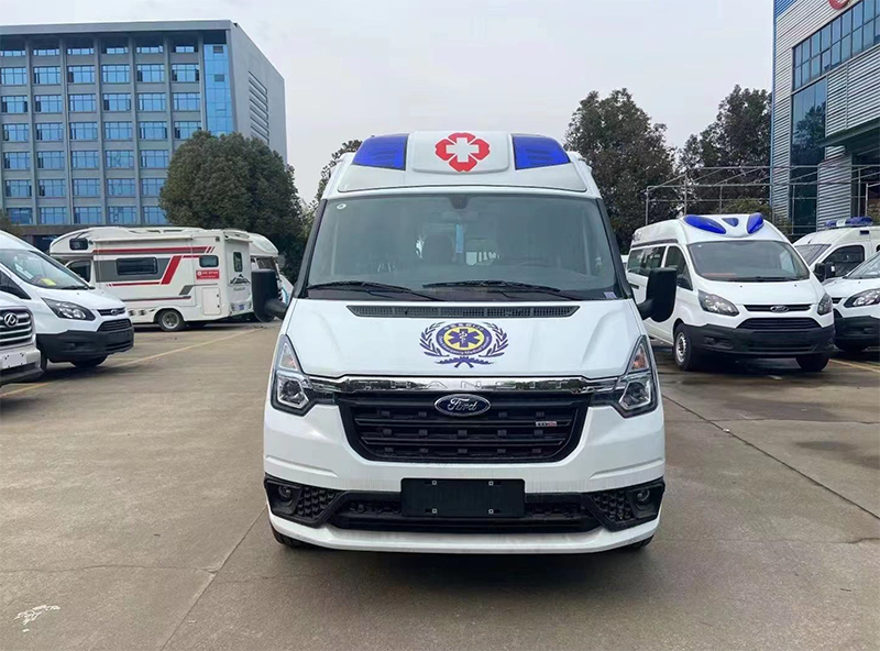 福特V348長(zhǎng)軸中頂轉(zhuǎn)運(yùn)救護(hù)車(chē)