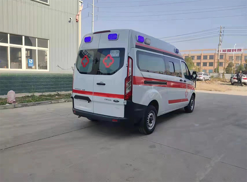 福特V362柴油版監(jiān)護(hù)型救護(hù)車