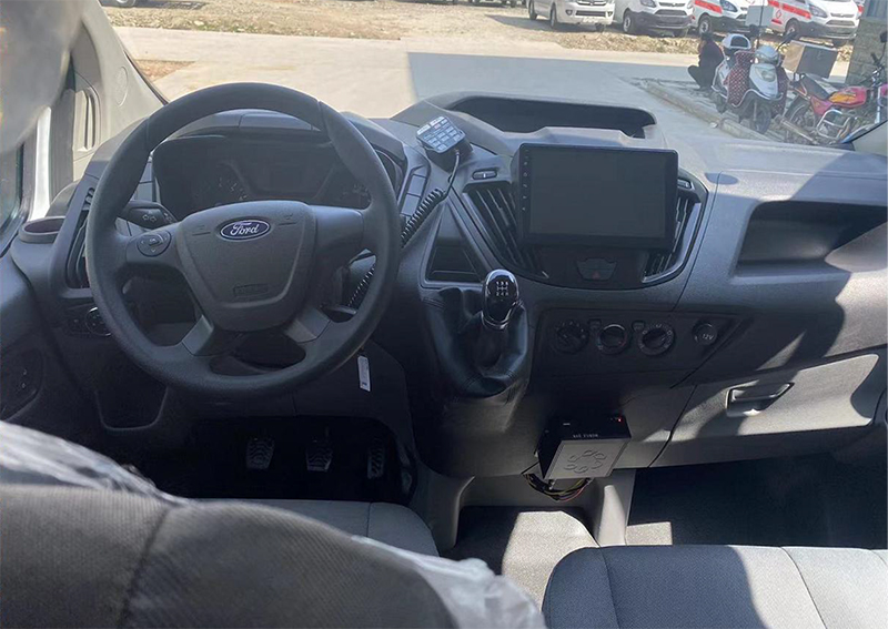 福特V362柴油吸塑一體內(nèi)飾救護車