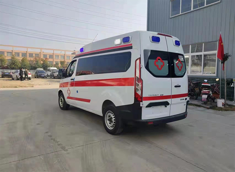 福特V362柴油轉(zhuǎn)運(yùn)型救護(hù)車(chē)