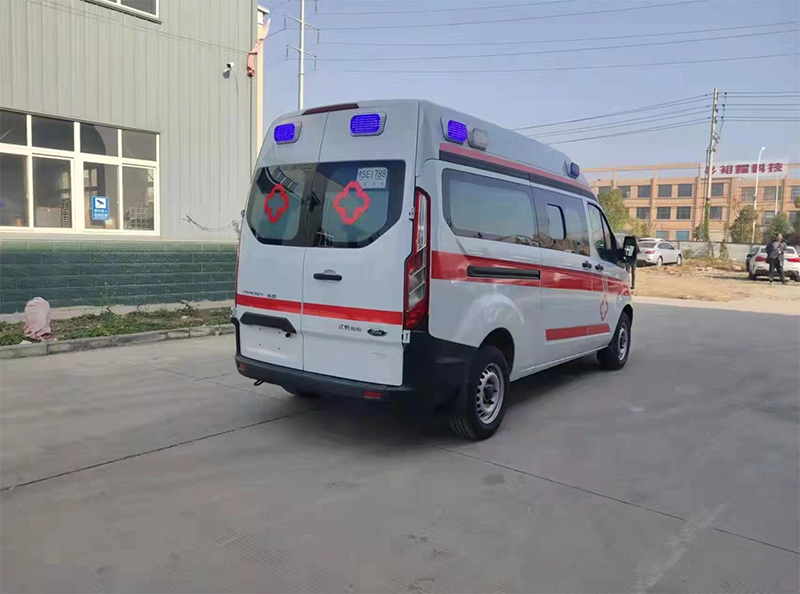 福特V362柴油轉(zhuǎn)運(yùn)型救護(hù)車(chē)