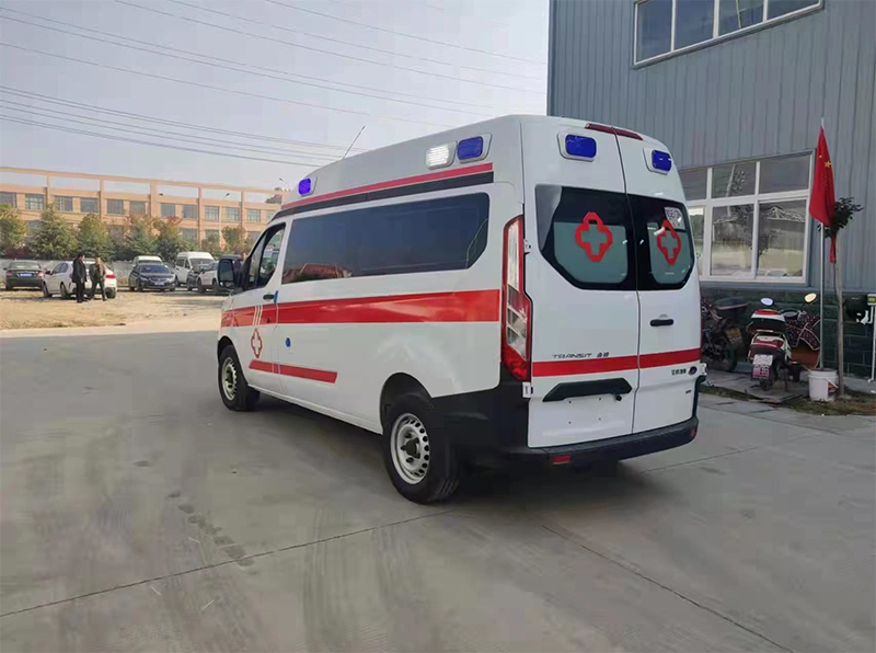 福特V362汽油版監(jiān)護型救護車