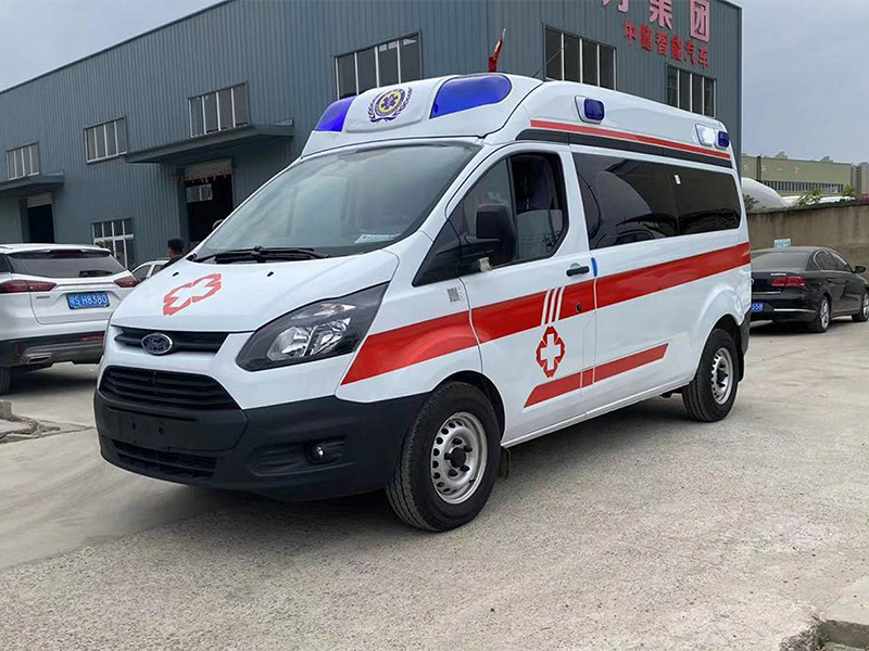 福特V362汽油吸塑一體內(nèi)飾救護(hù)車(chē)