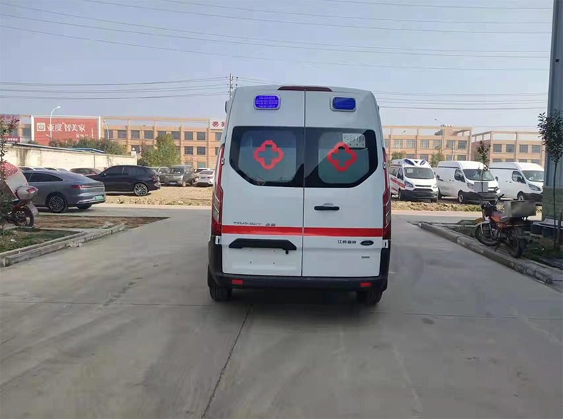 福特V362汽油吸塑一體內(nèi)飾救護(hù)車