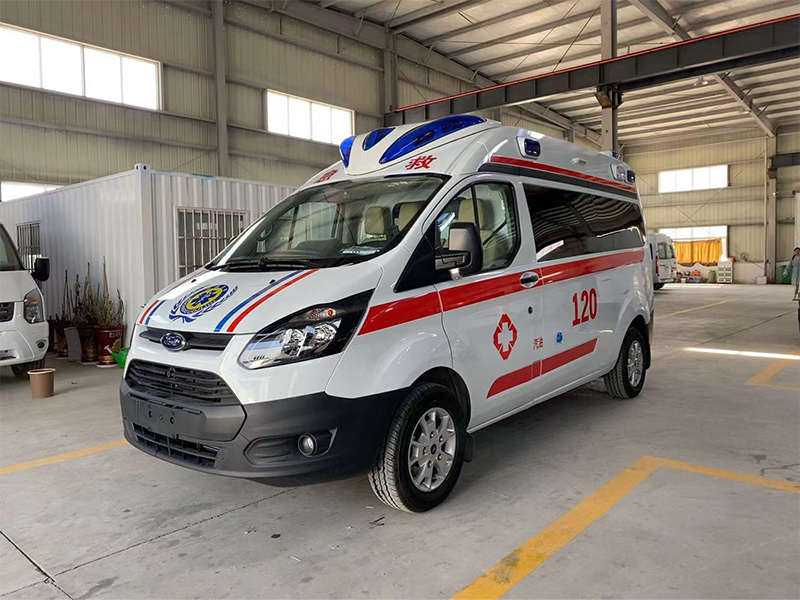 福特V362汽油自動(dòng)擋監(jiān)護(hù)型救護(hù)車(chē)
