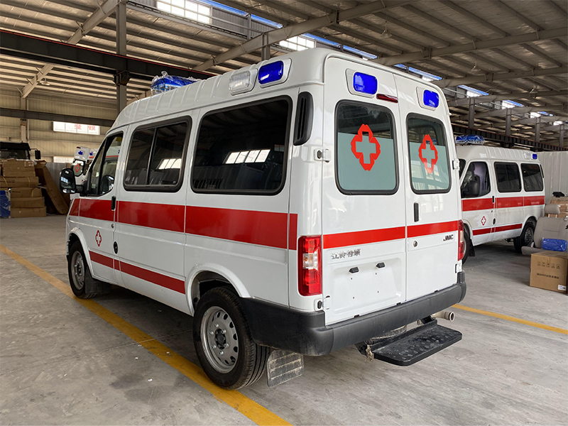 江鈴特順短軸監(jiān)護(hù)型救護(hù)車
