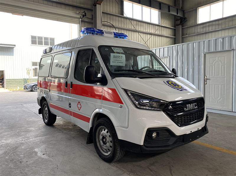 江鈴特順短軸轉(zhuǎn)運(yùn)型救護(hù)車