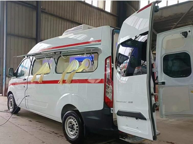江鈴福特V362醫(yī)療檢測采樣車-三窗口