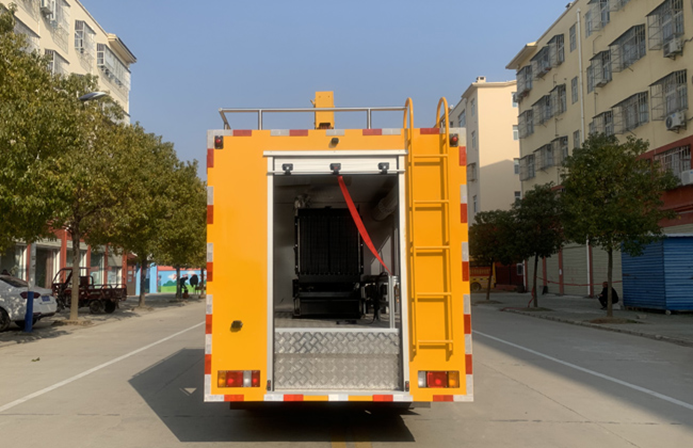 五十鈴雙排帶吊1200方排水救險車 五十鈴雙排帶吊1200方排水救險車