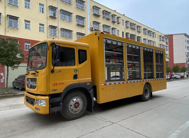 東風(fēng)D9多利卡3000方排水救險(xiǎn)車(chē)