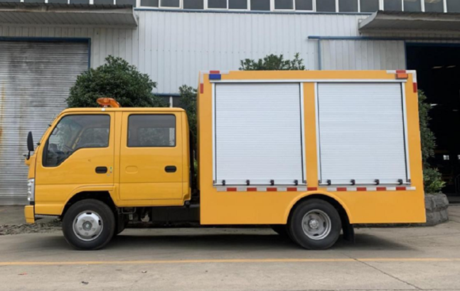 五十鈴200方雙排救險(xiǎn)車(chē)