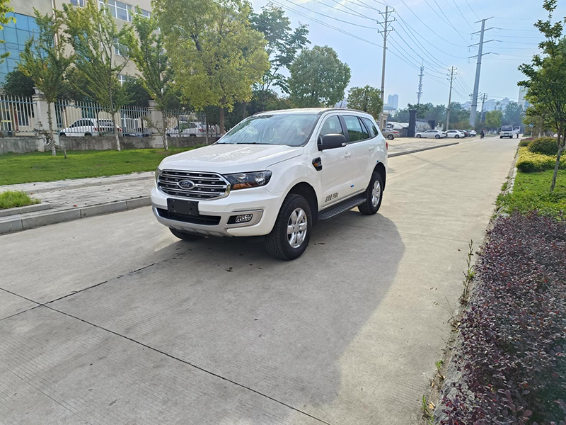 福特撼路者2.3T四驅(qū)汽油自動(dòng)擋指揮車