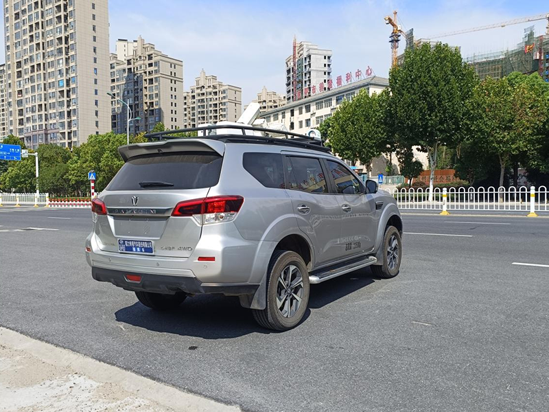 日產(chǎn)帕拉丁指揮車