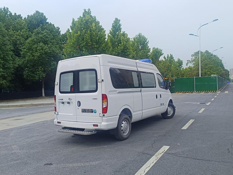 上汽大通V80長(zhǎng)軸囚車-EHY5041XQCS6QT