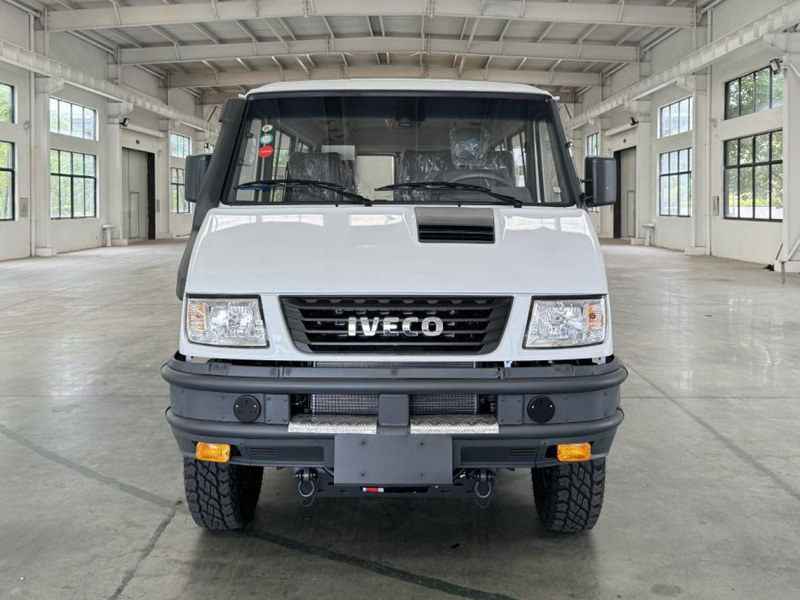 依維柯四驅(qū)越野運(yùn)兵車(chē)